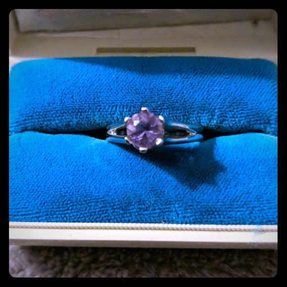Jewelry - Genuine amethyst ring